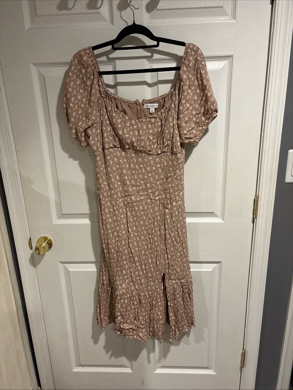 Sienna Floral Puff-Sleeve Midi Dress in Dusty Pink